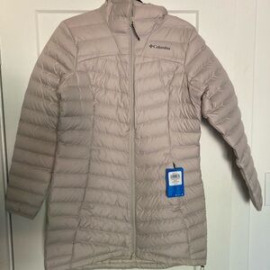 Light tan/cream color. New with tags never worn long Columbia womens jacket